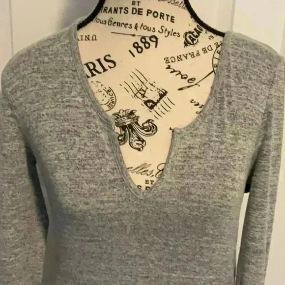 TNA Gray Long Sleeve Tee - Picture 2 of 6